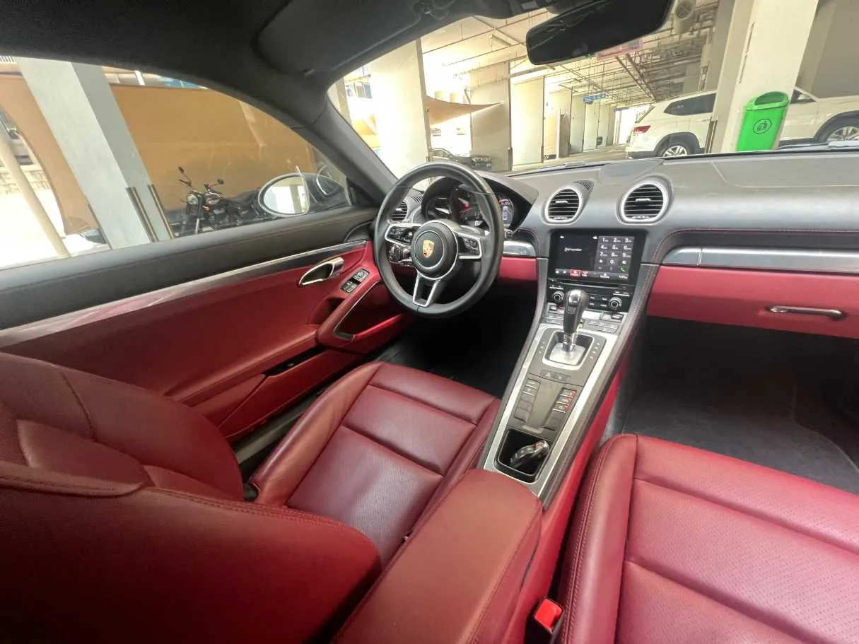 Car image 13