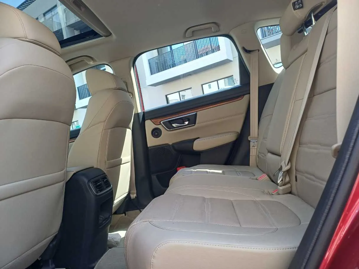 Car image 13