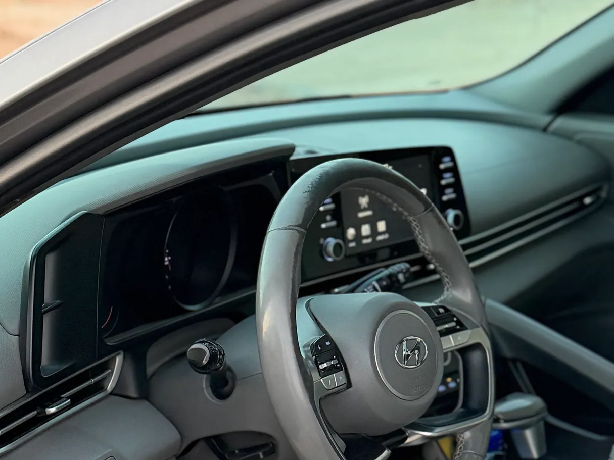 Car image 5