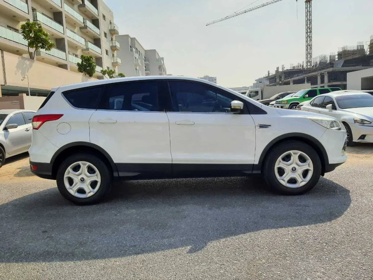Car image 8