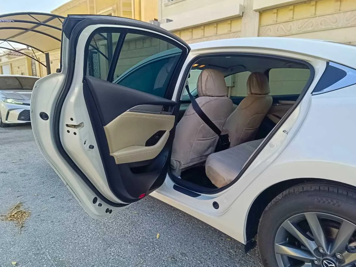 Car image 15