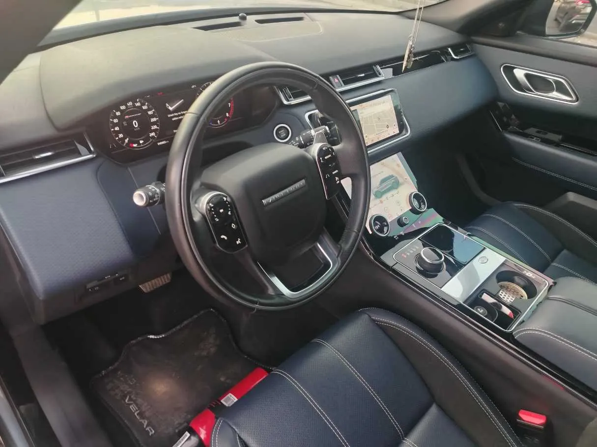Car image 14