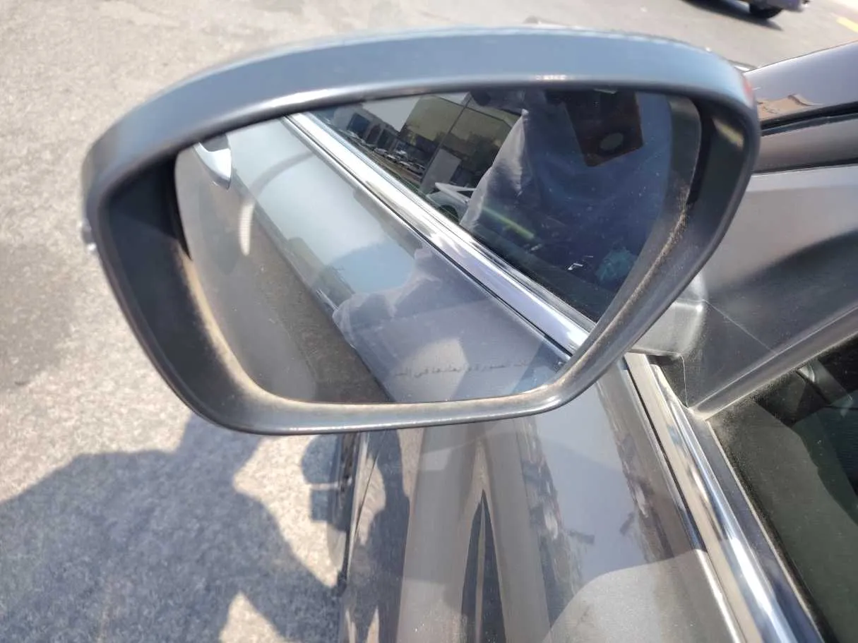 Car image 34