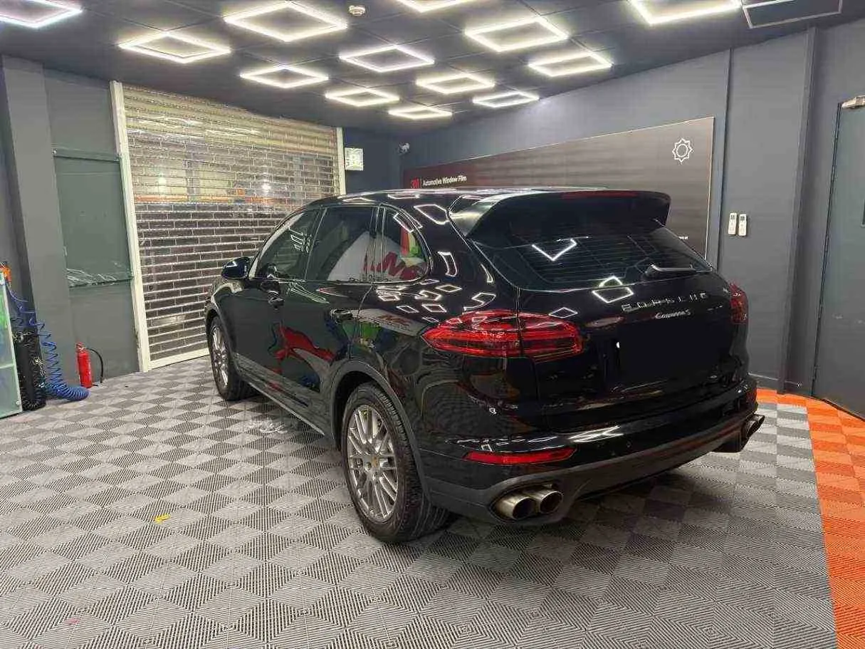 Car image 4