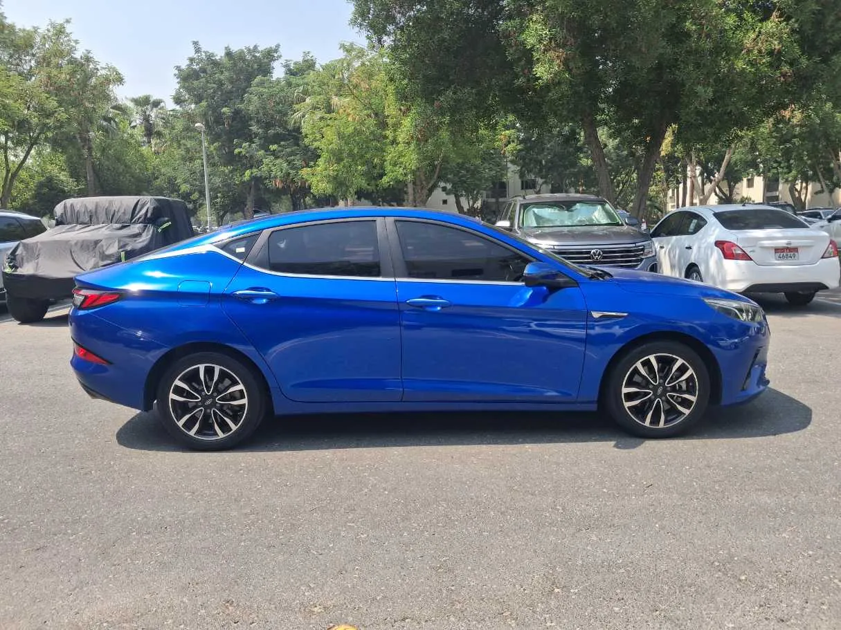Car image 3