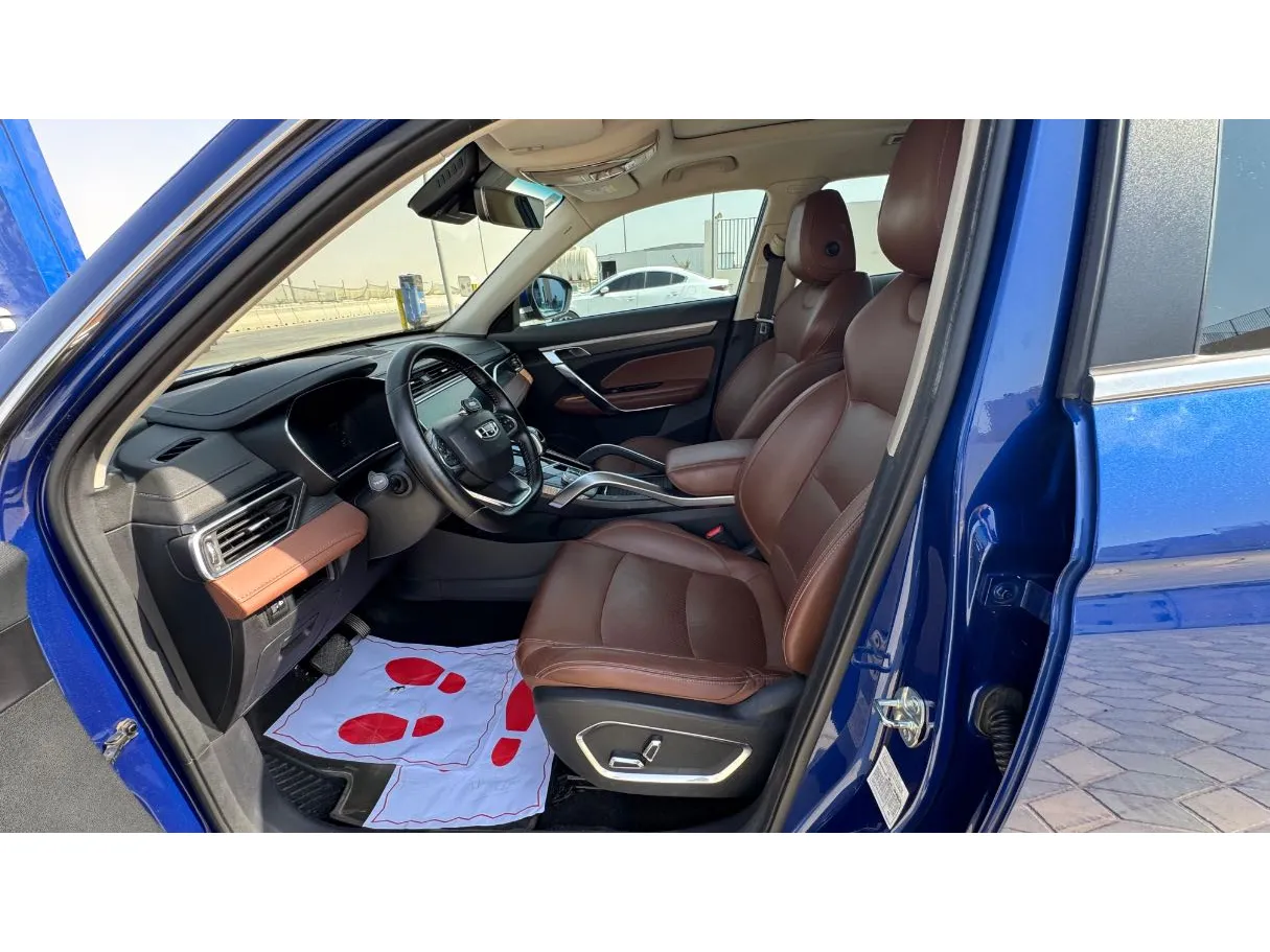 Car image 11