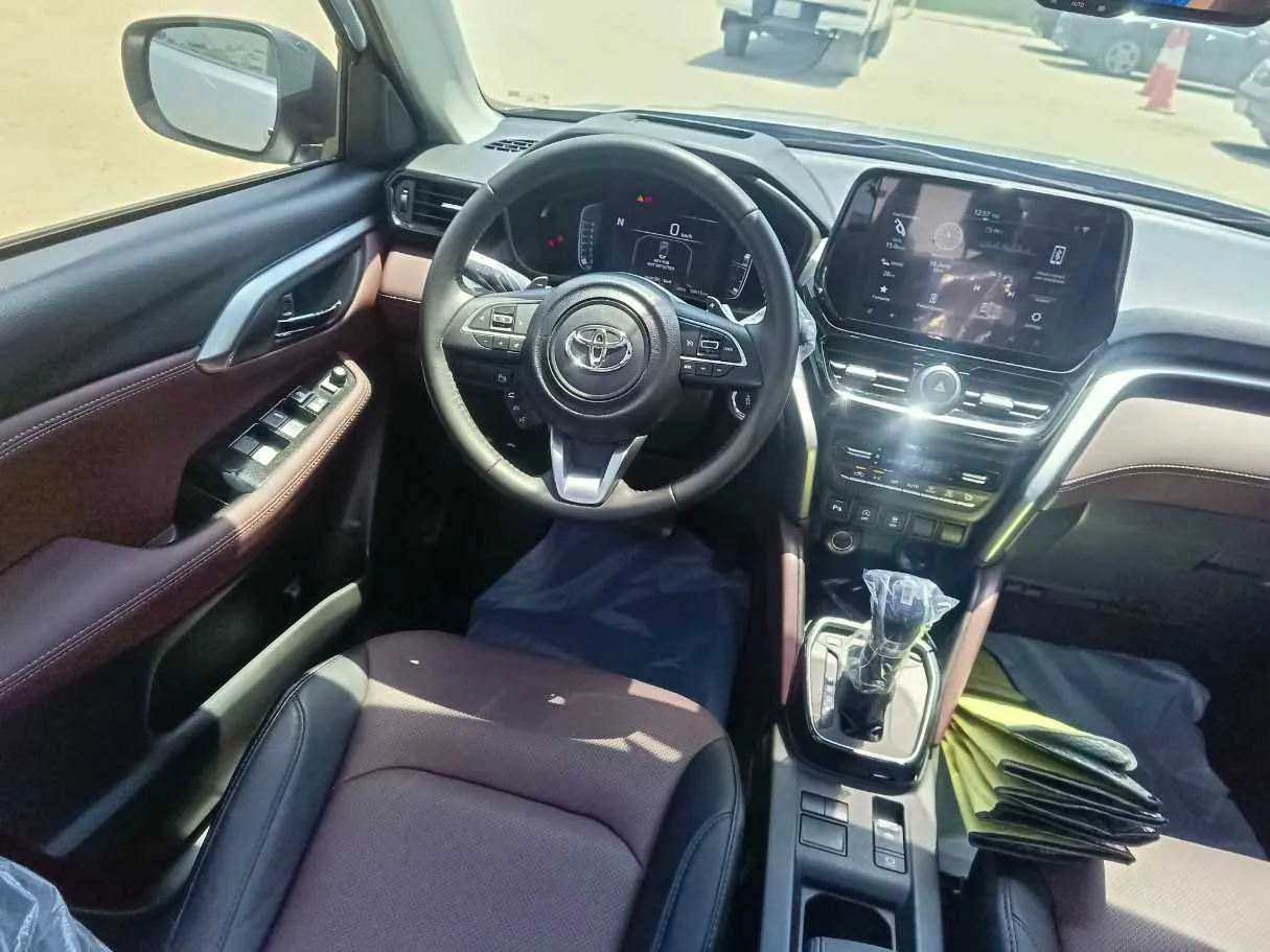 Car image 24