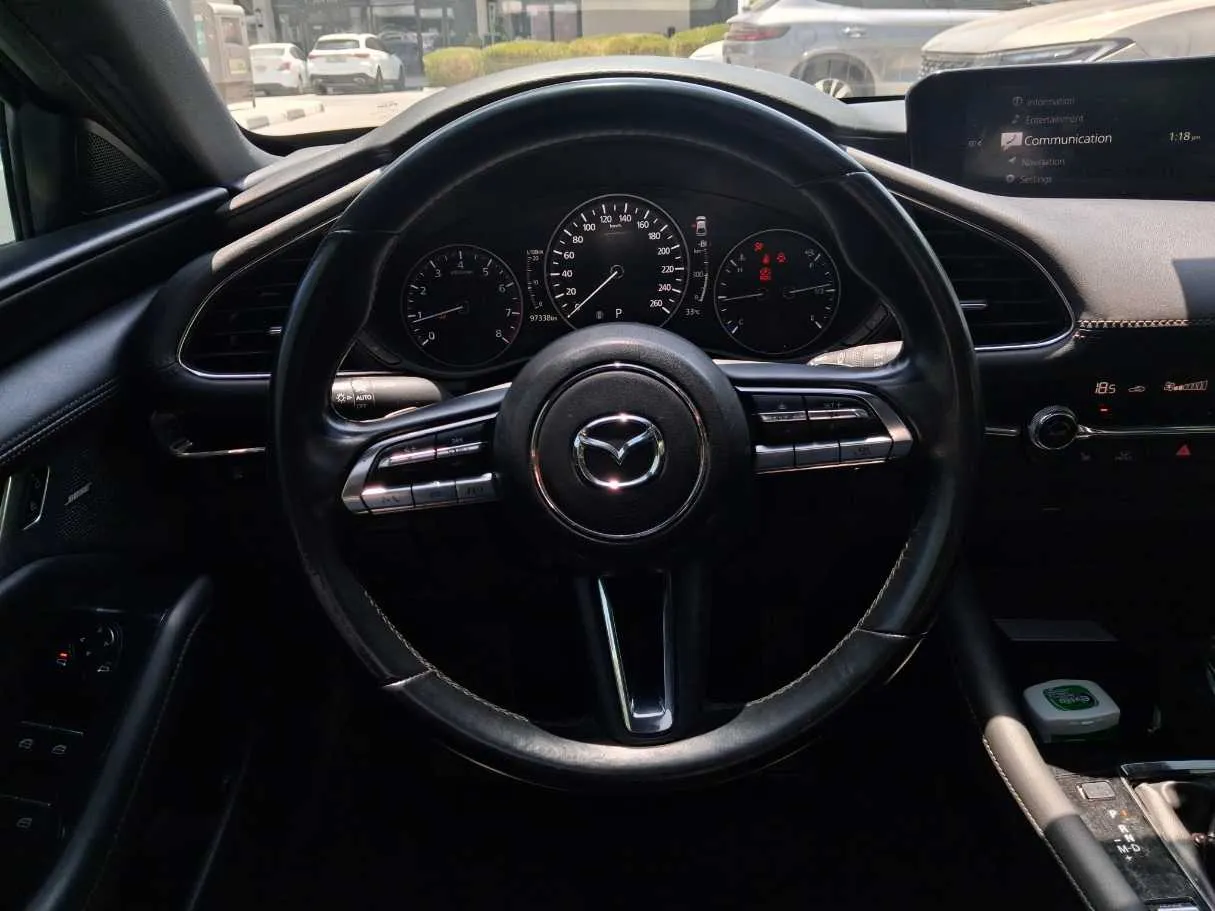 Car image 17