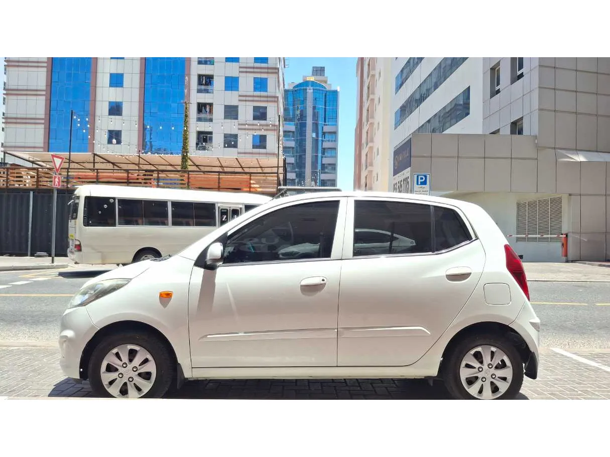 Car image 8