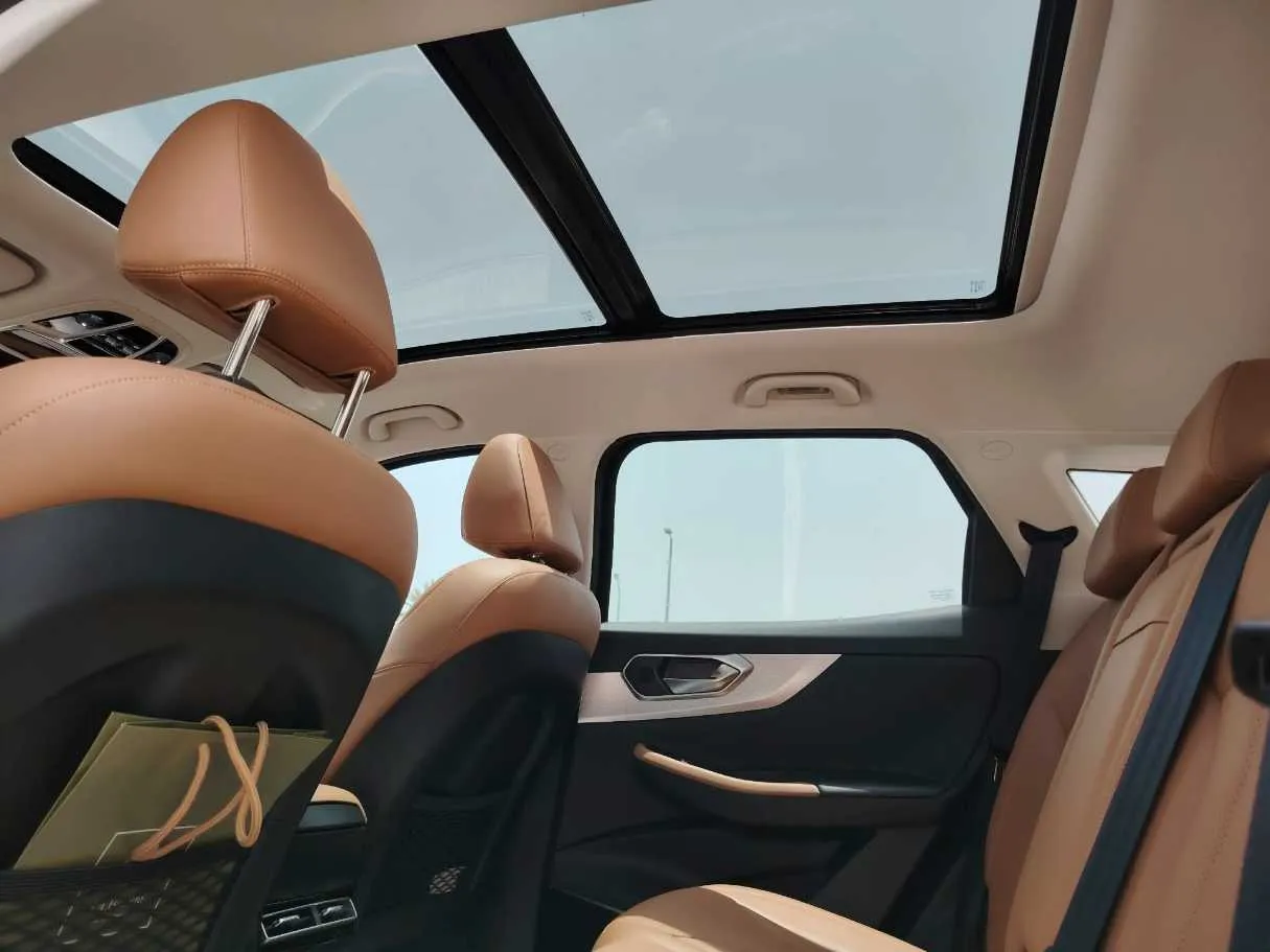 Car image 17