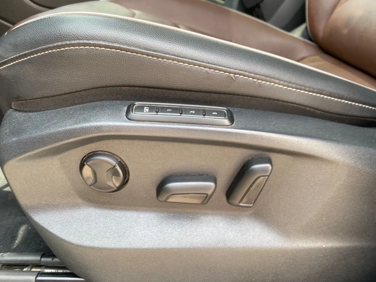 Car image 29