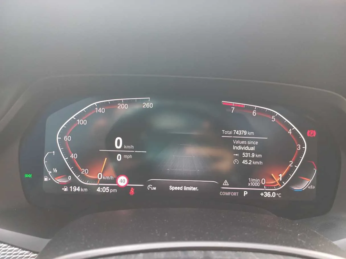 Car image 18