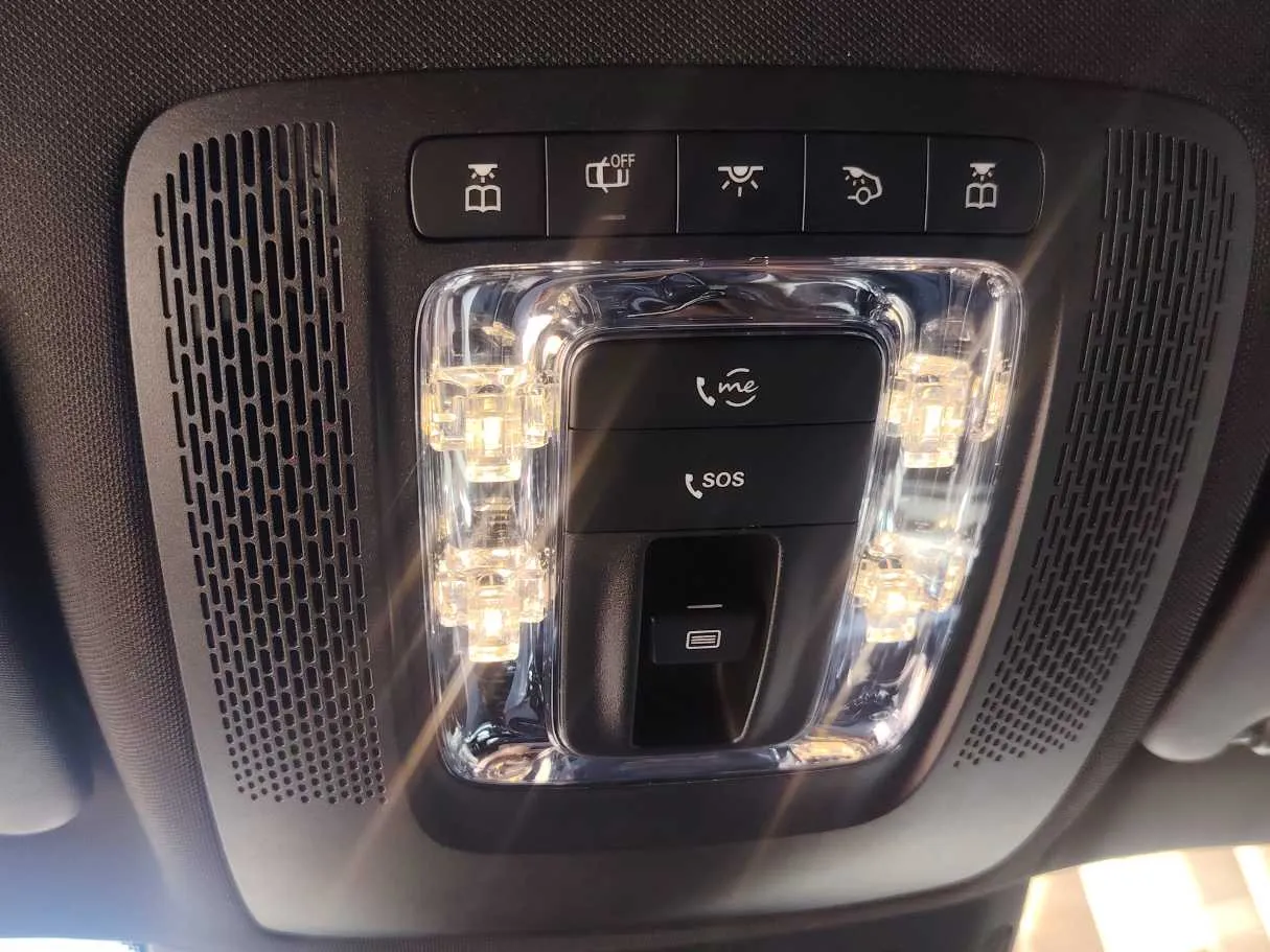 Car image 26