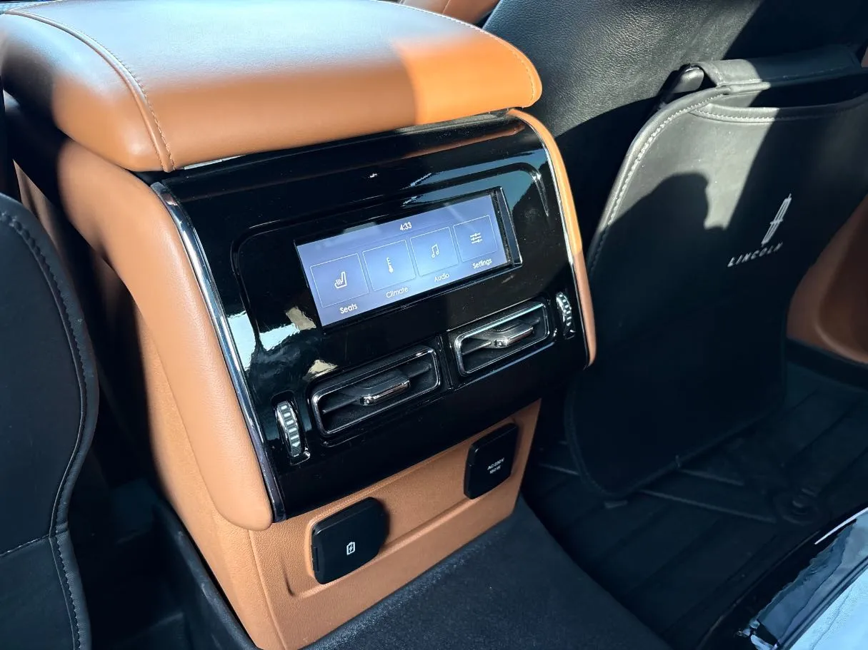 Car image 27