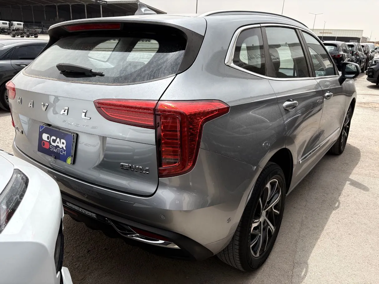 Car image 4