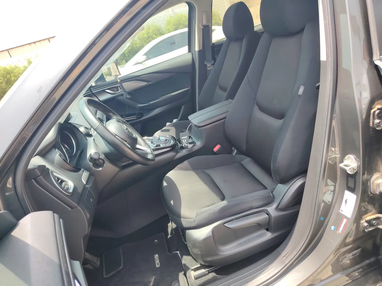 Car image 12