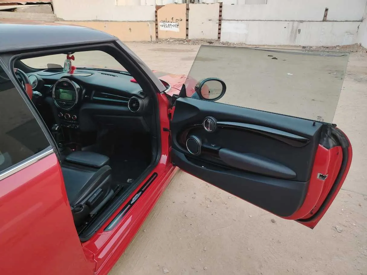 Car image 17