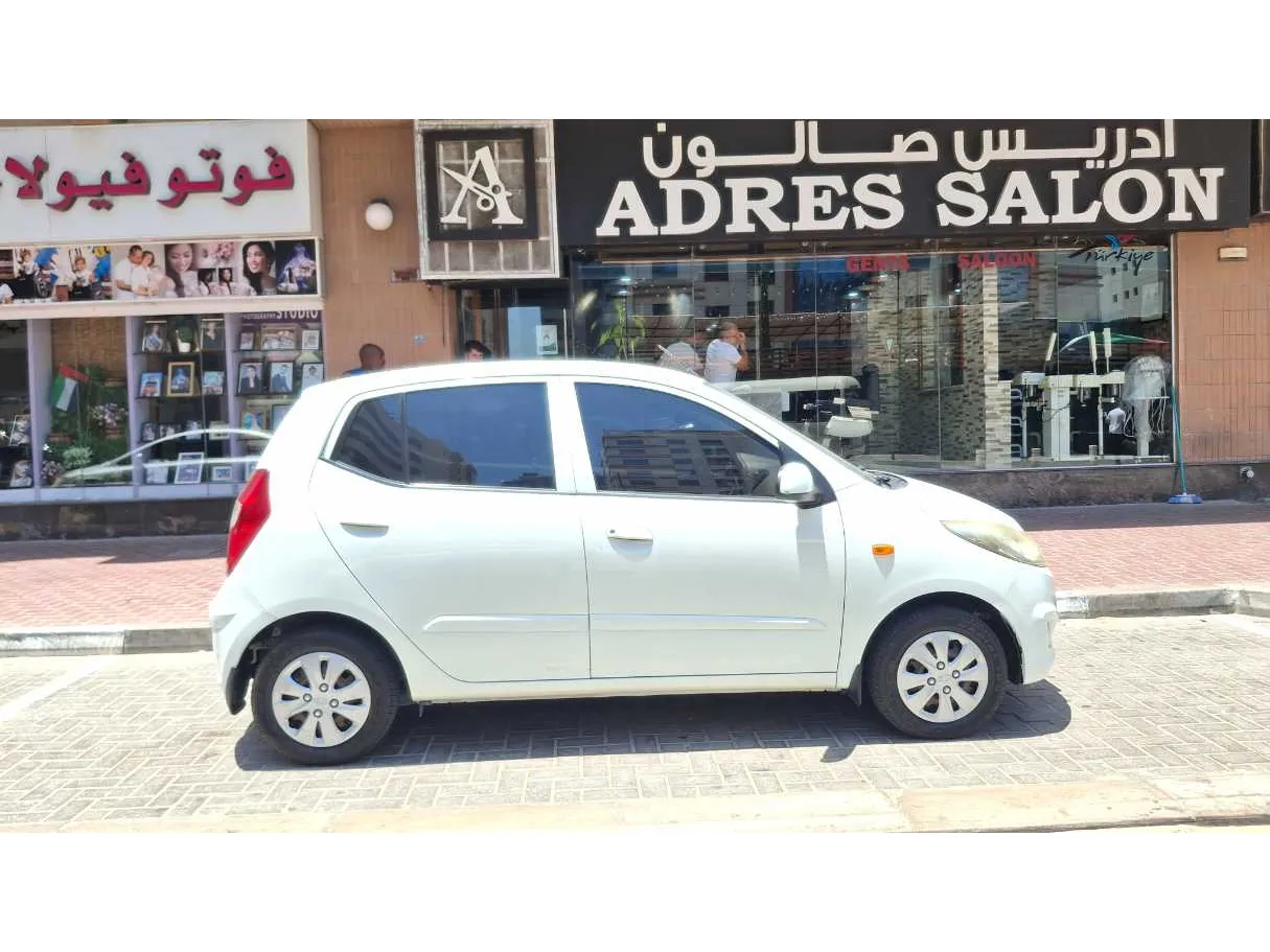 Car image 4