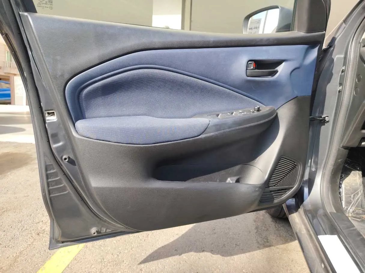 Car image 10