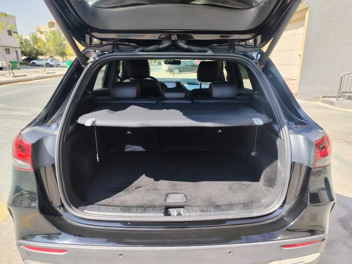 Car image 27