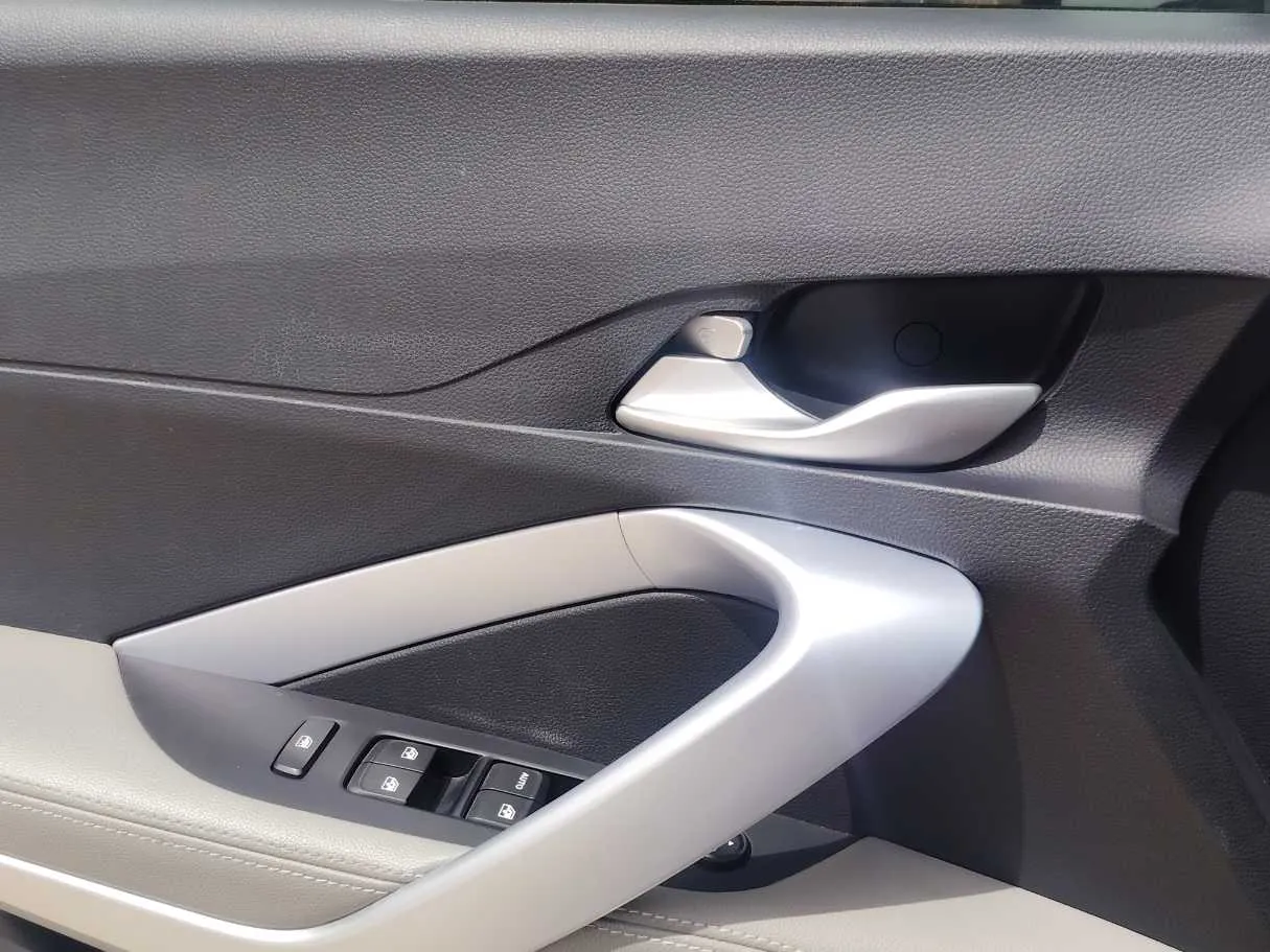 Car image 29