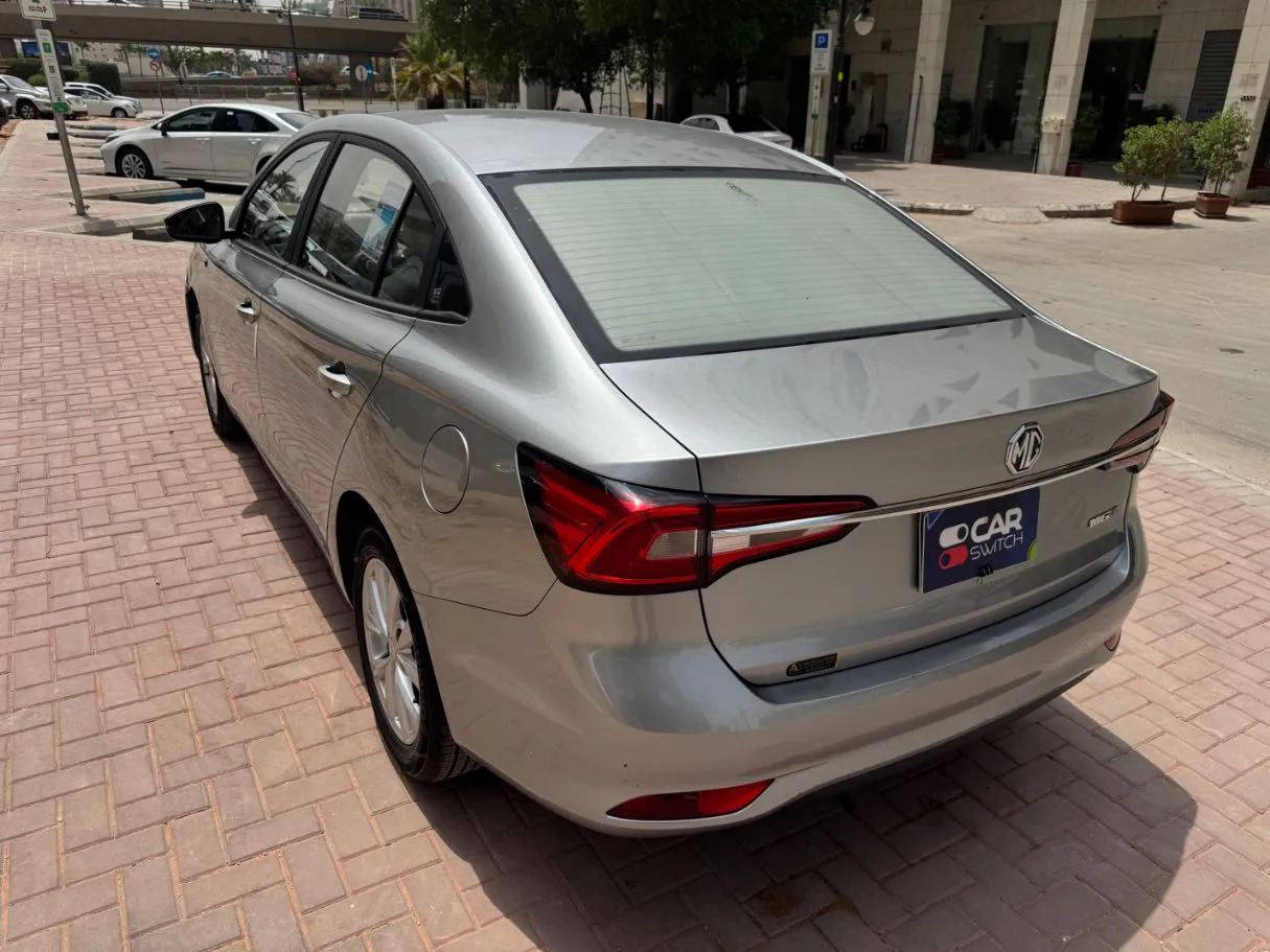 Car image 7