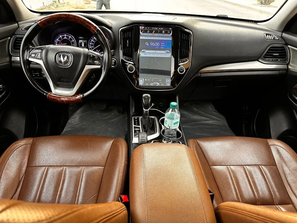 Car image 16