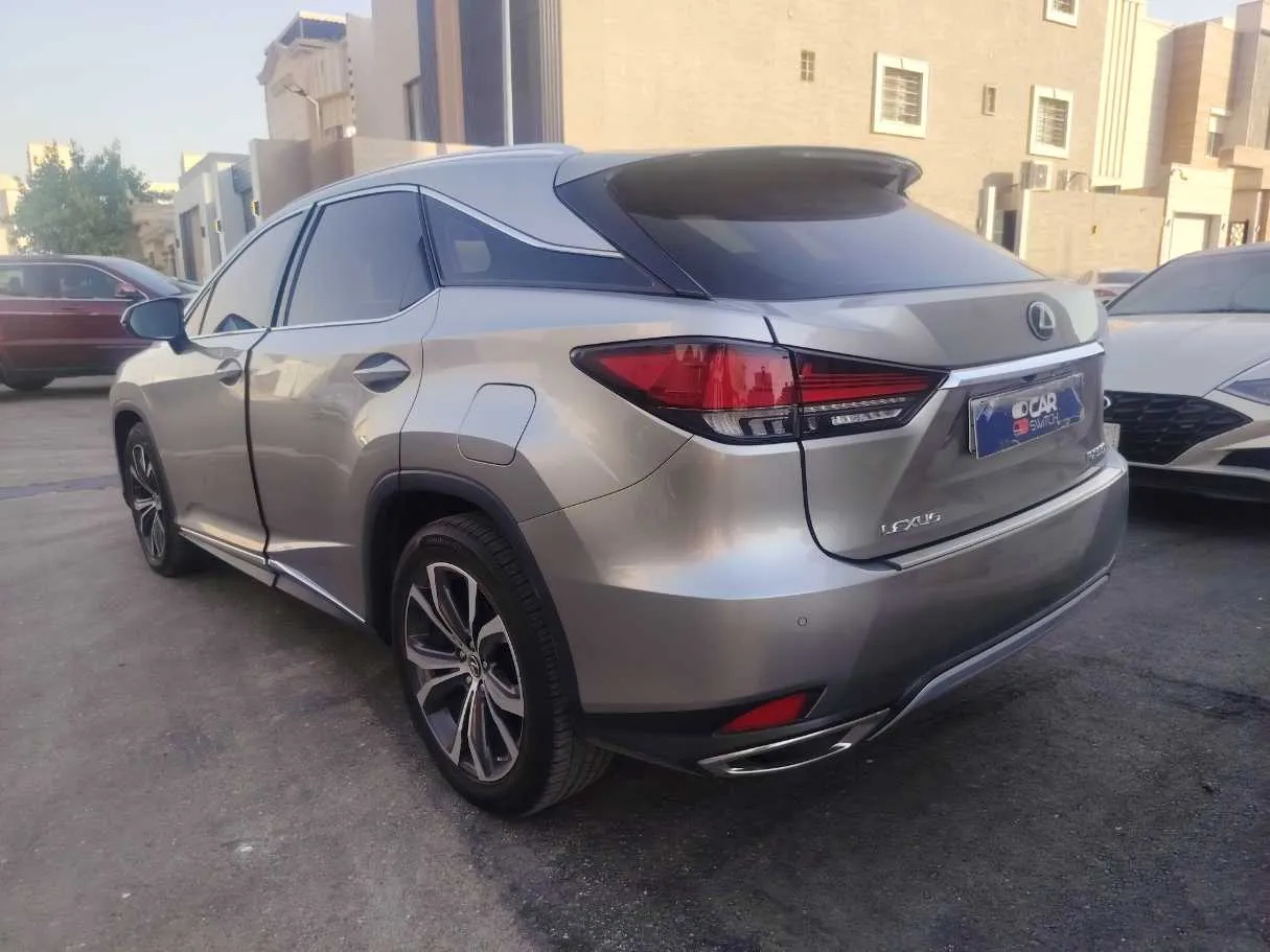 Car image 8