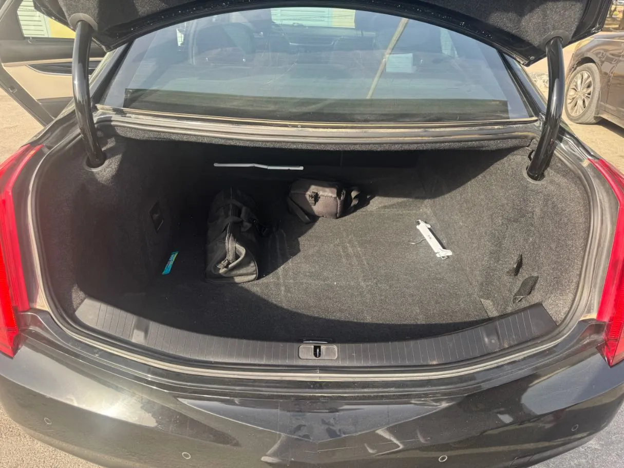 Car image 19