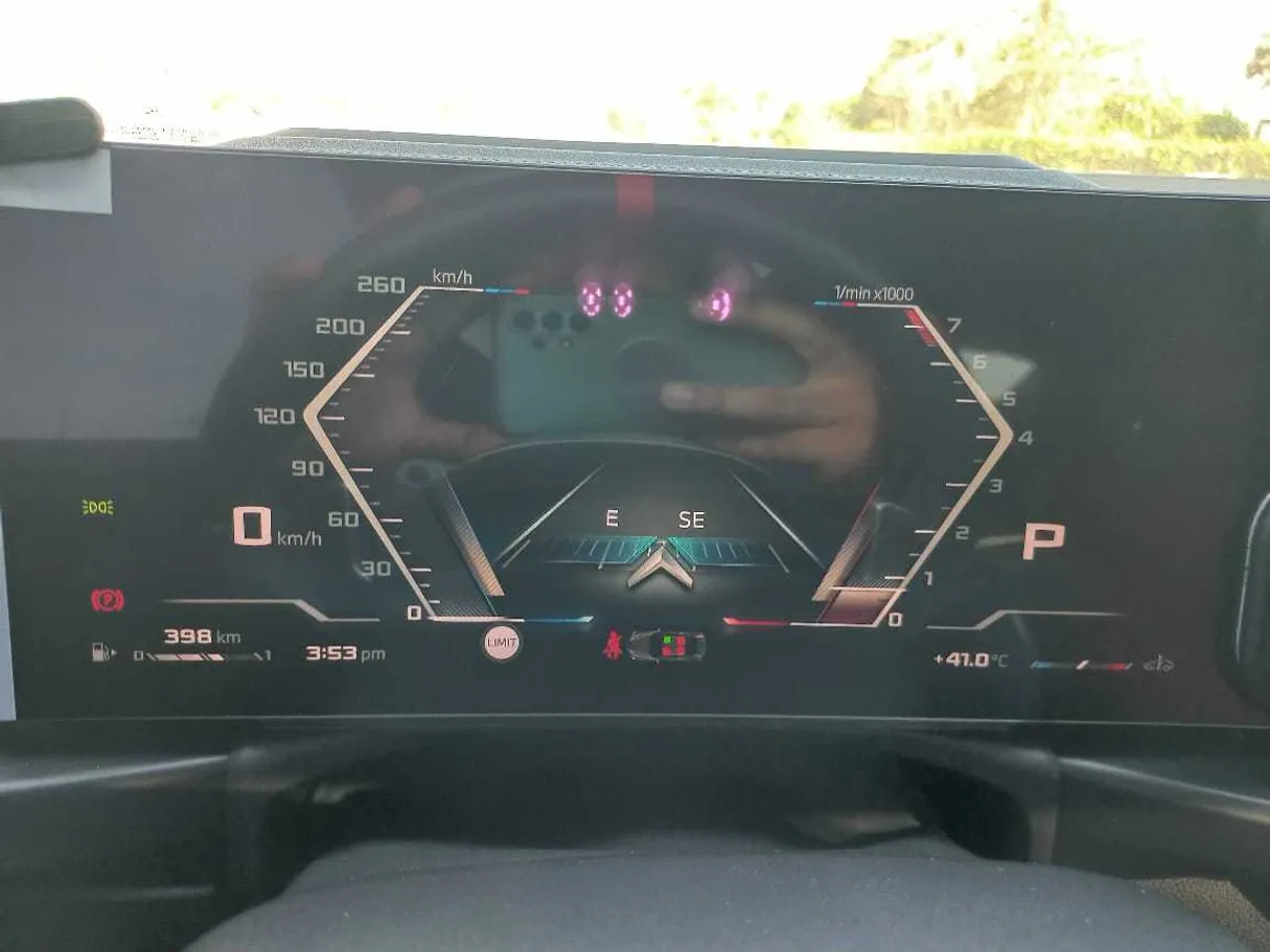 Car image 18
