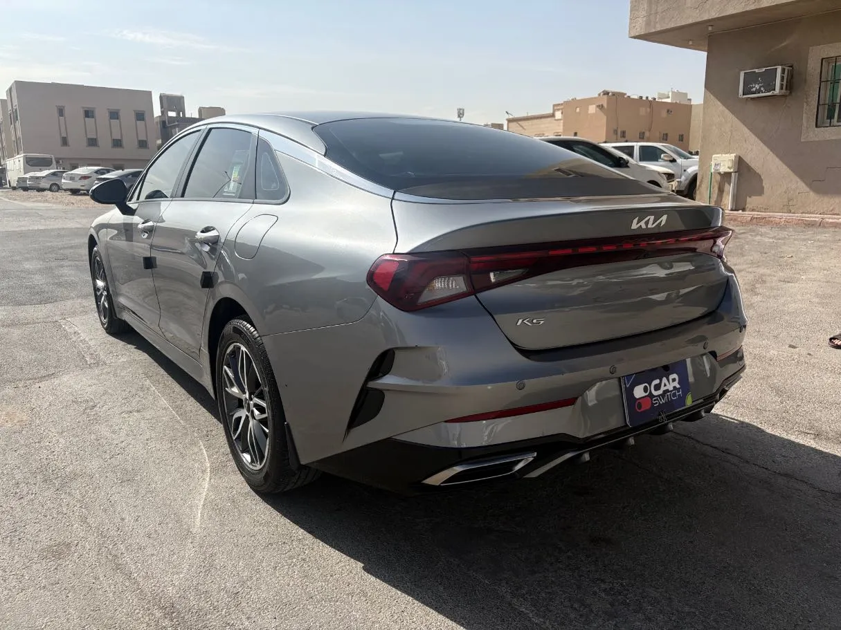 Car image 7