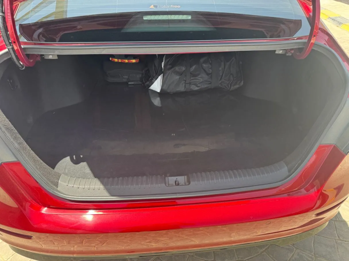 Car image 18