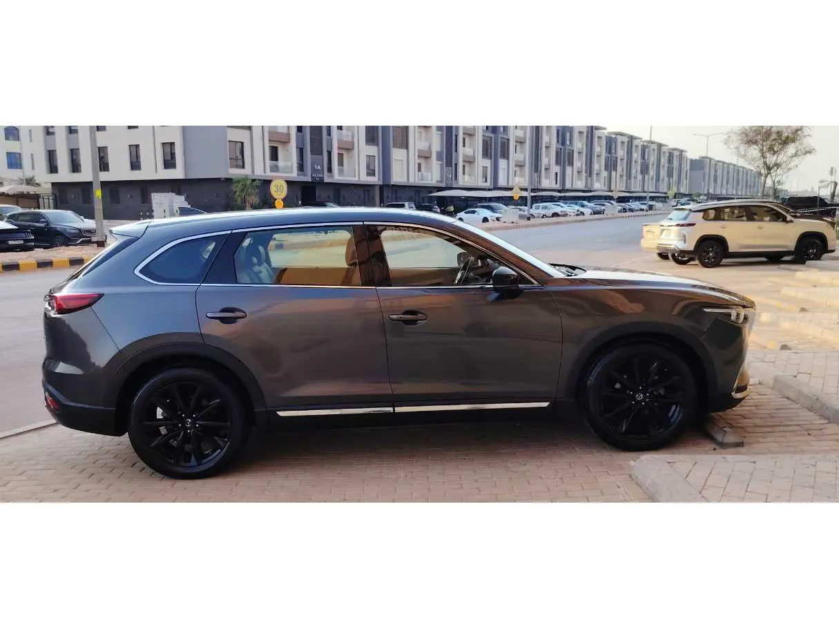 Car image 4