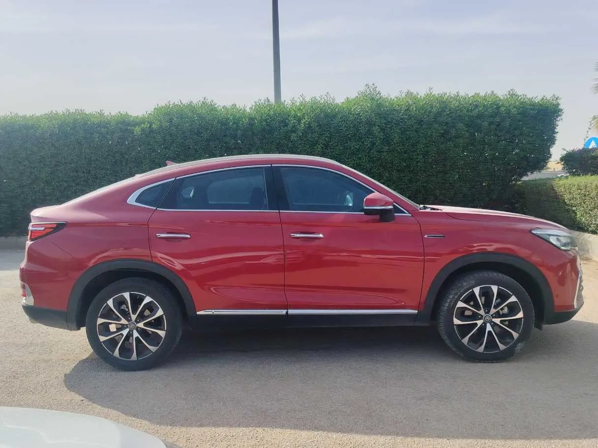 Car image 4