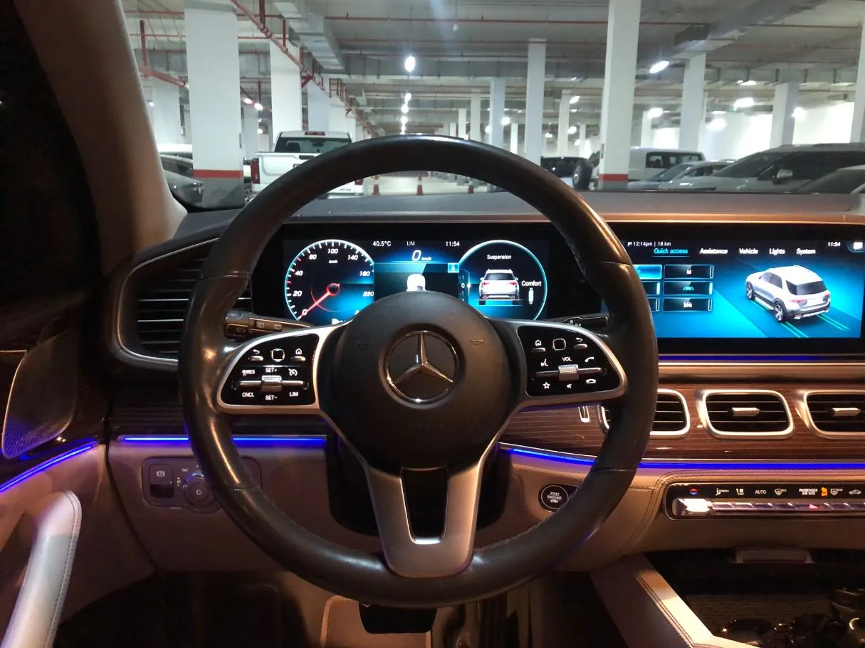 Car image 18