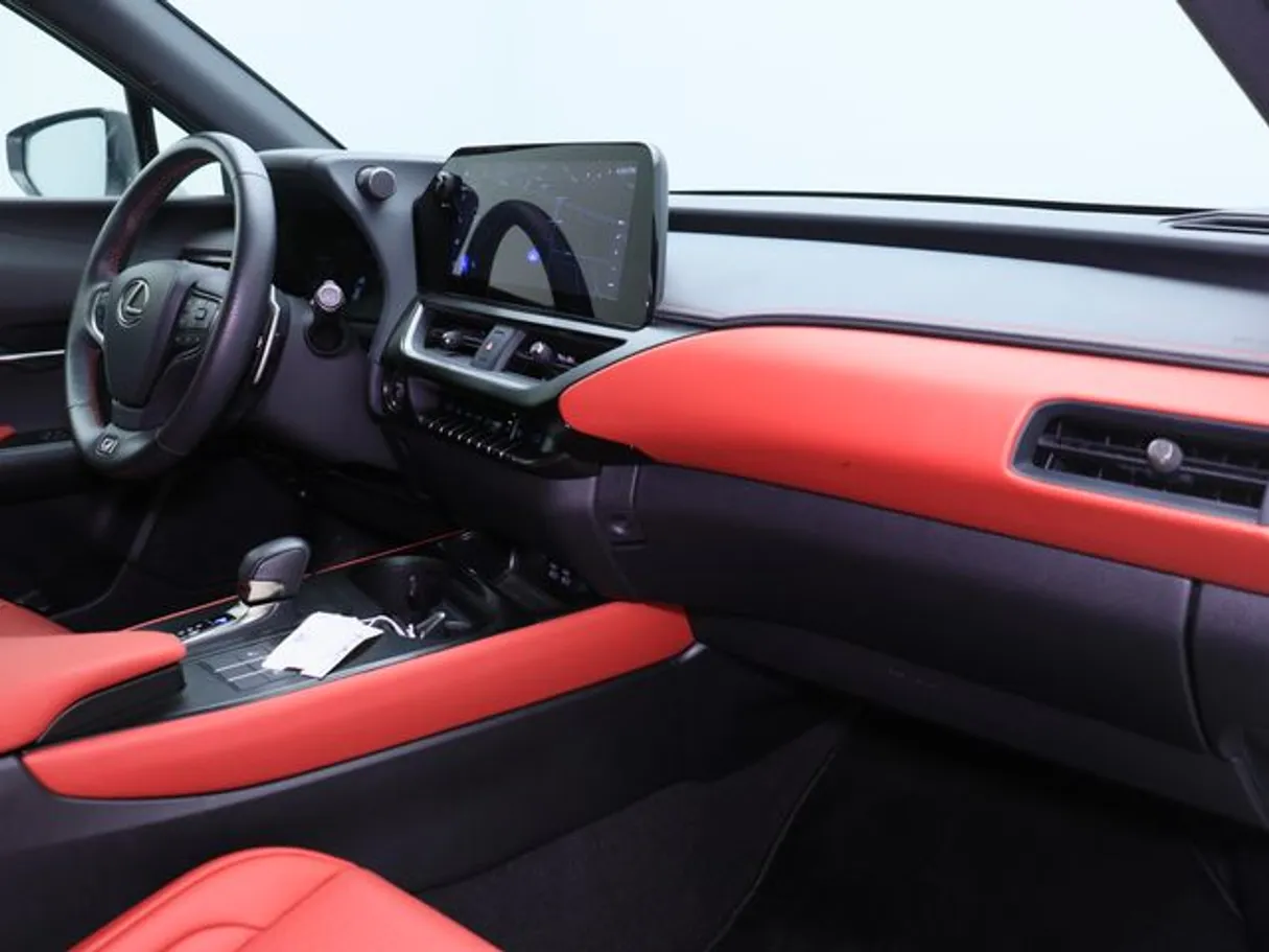 Car image 10