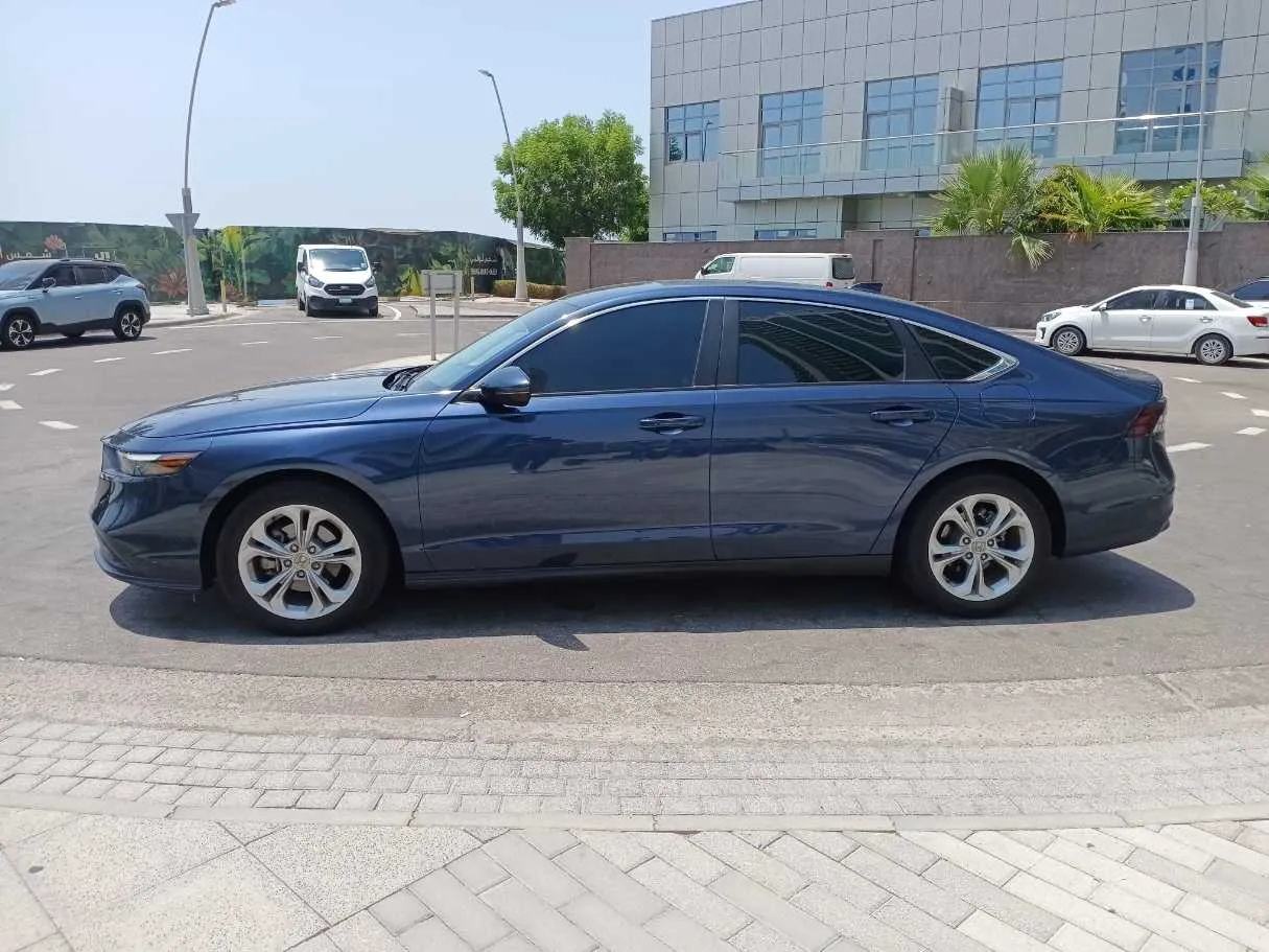 Car image 8