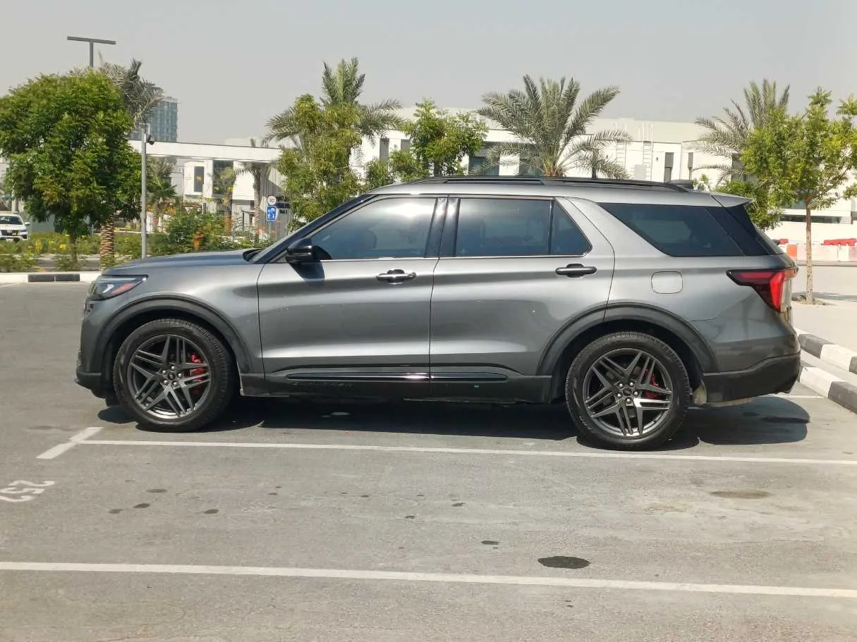Car image 8