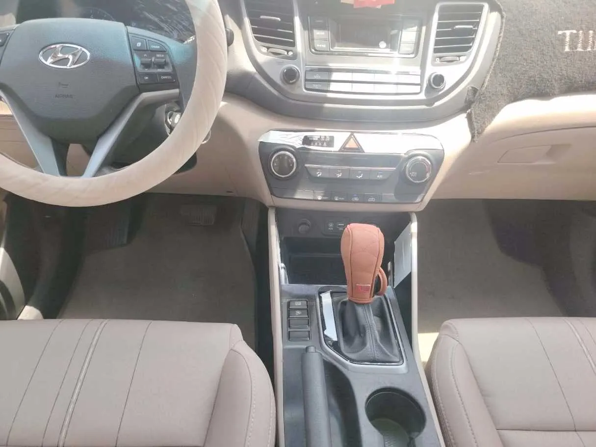 Car image 34