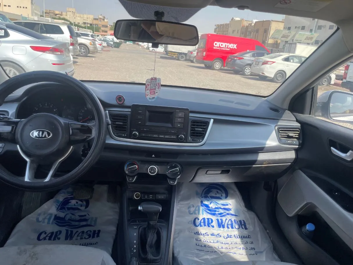 Car image 17
