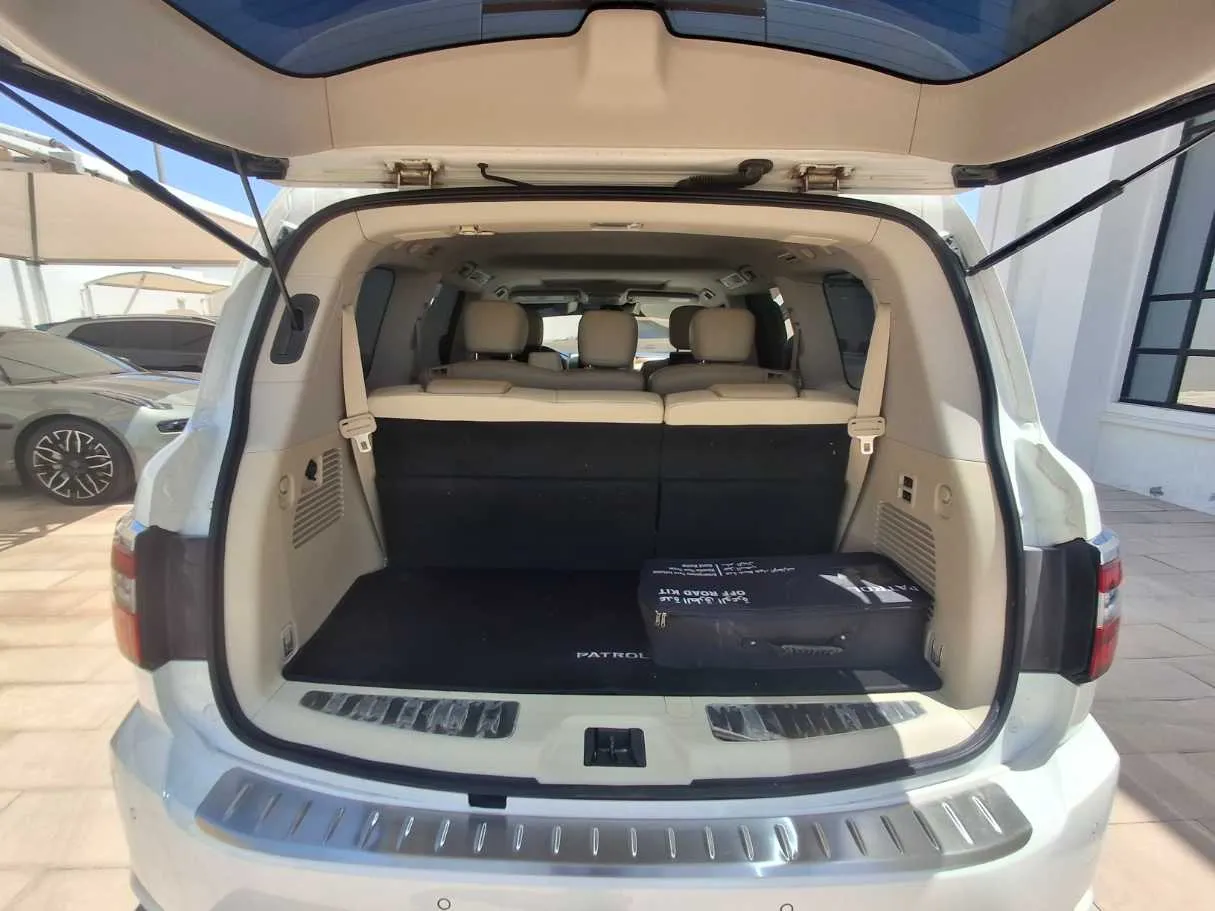 Car image 19