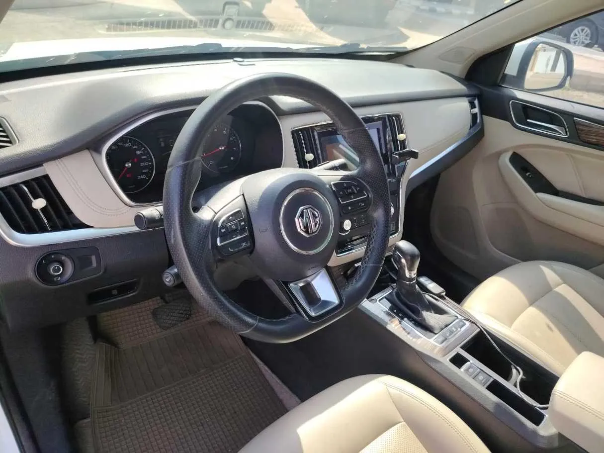 Car image 13