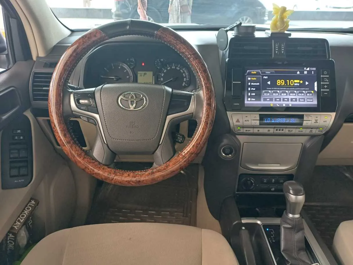 Car image 18