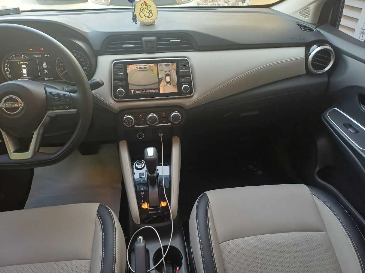 Car image 14