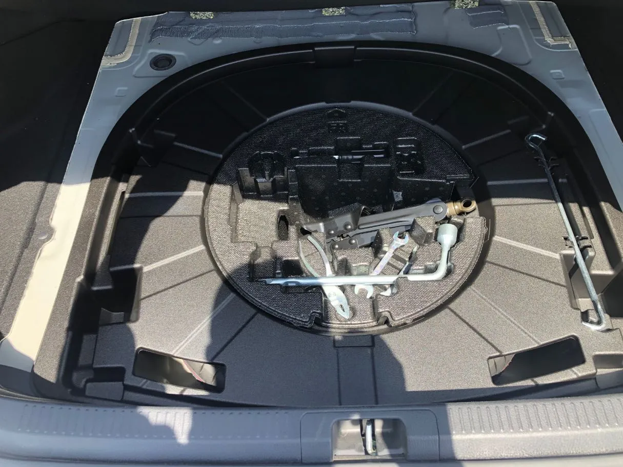 Car image 22