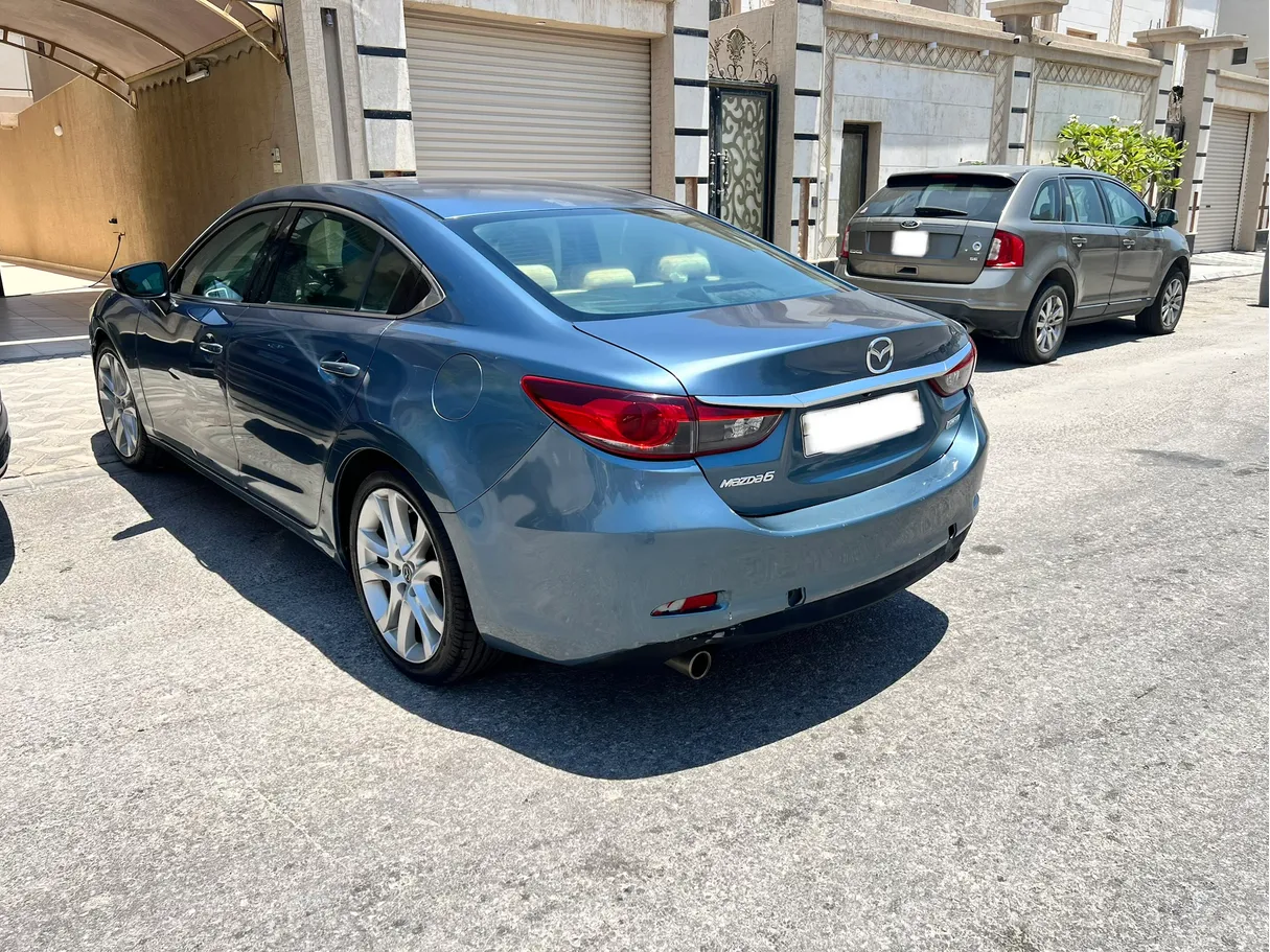 Car image 3