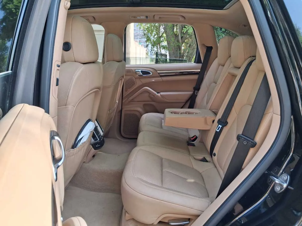 Car image 13