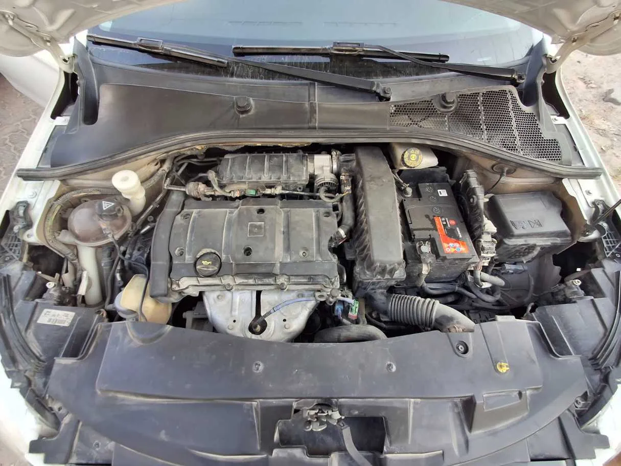 Car image 19