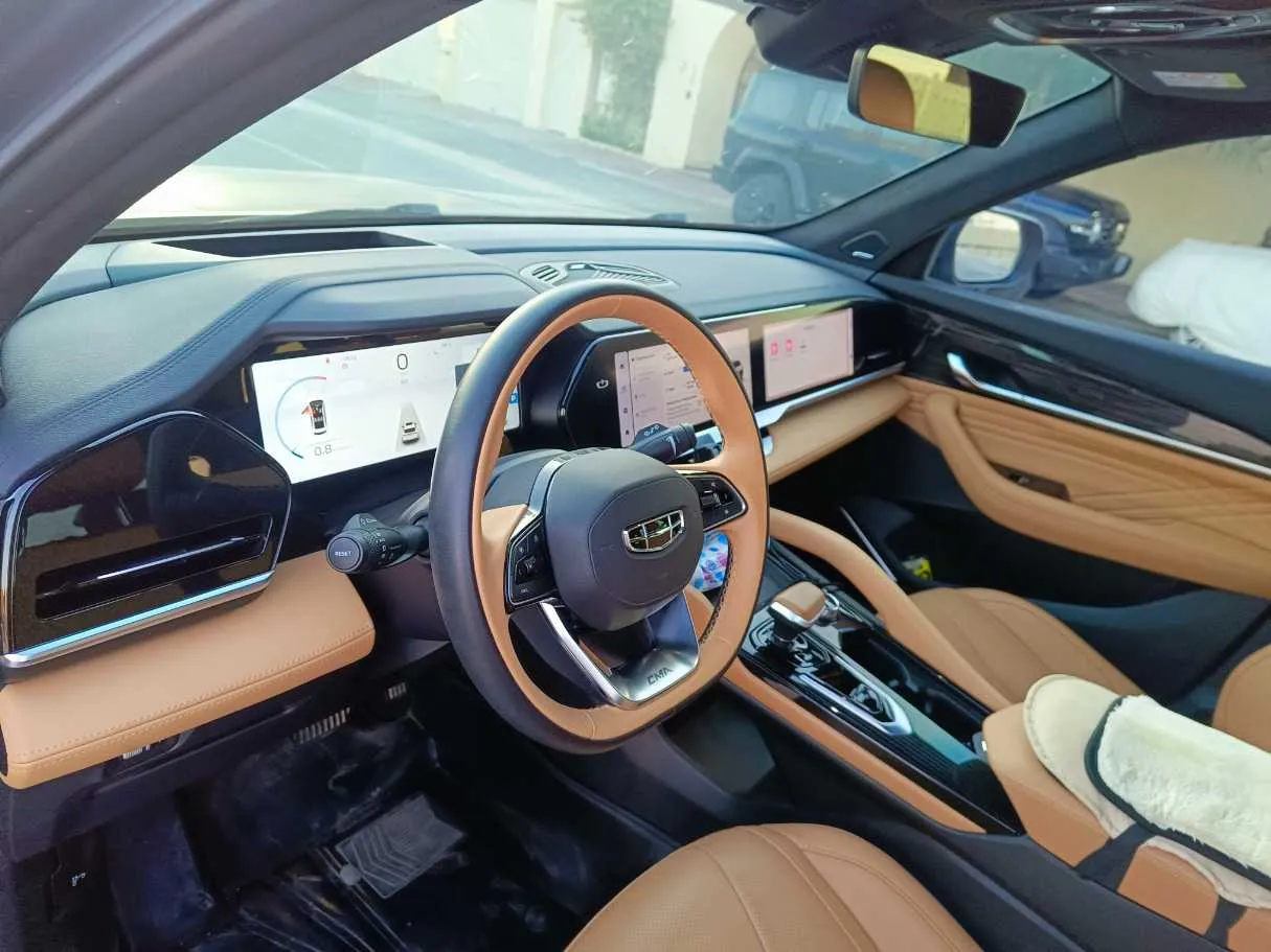 Car image 13