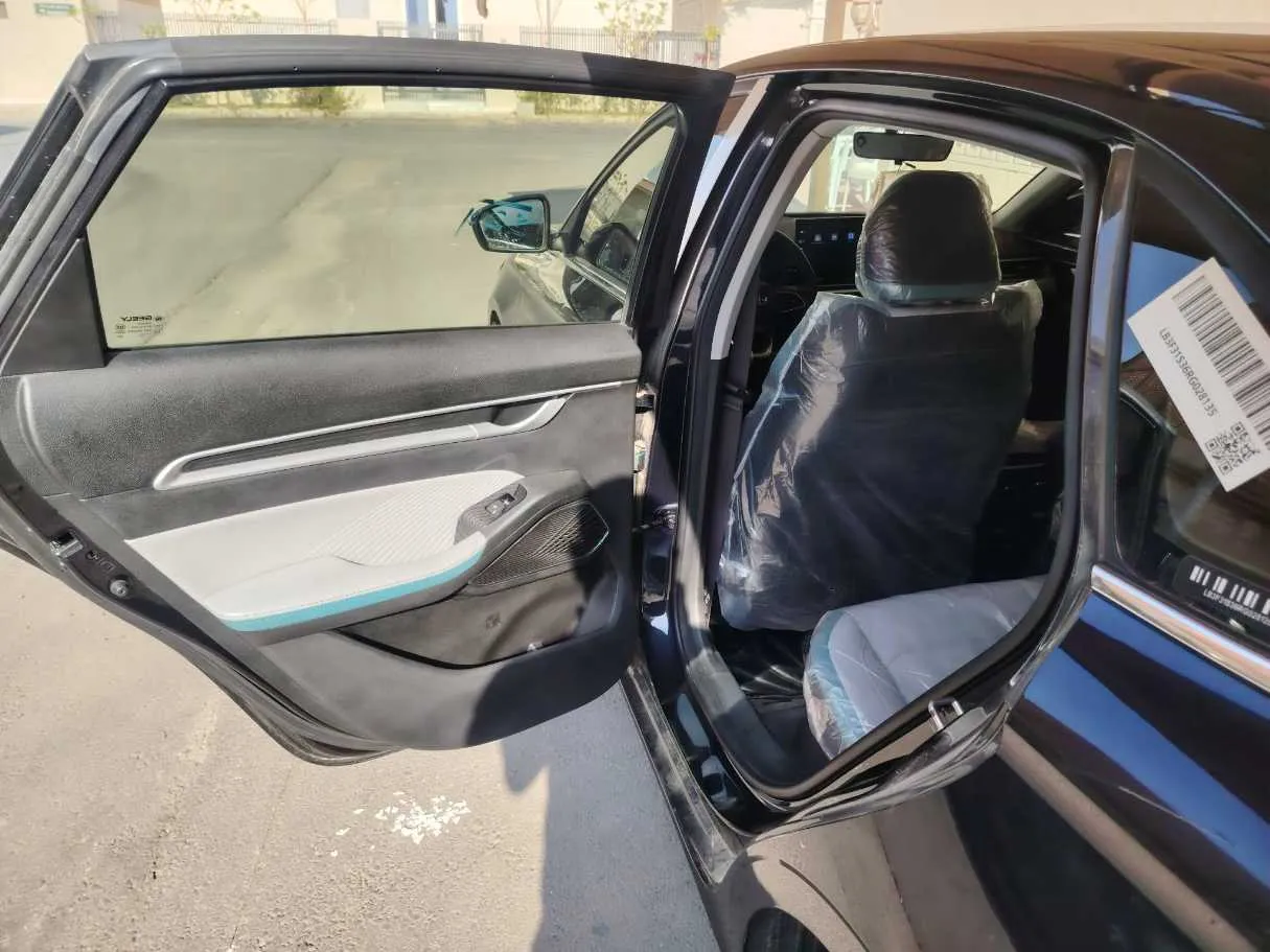 Car image 16